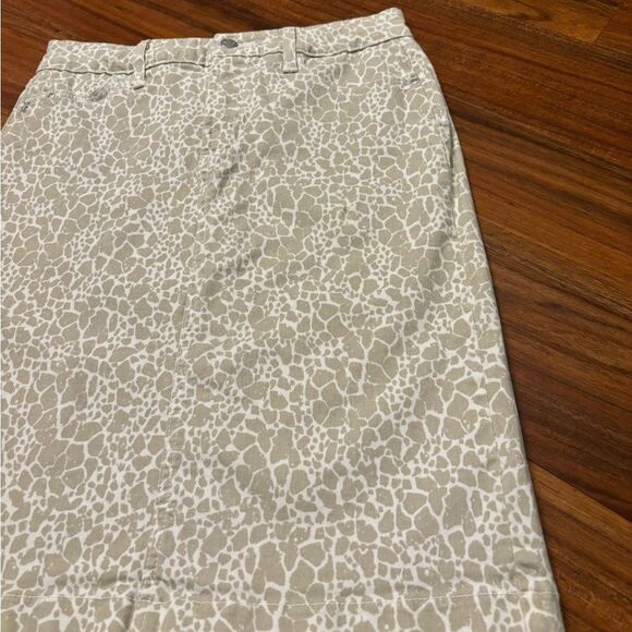 NYDJ leopard/cheetah animal print beige/white midi skirt - Picture 3 of 4